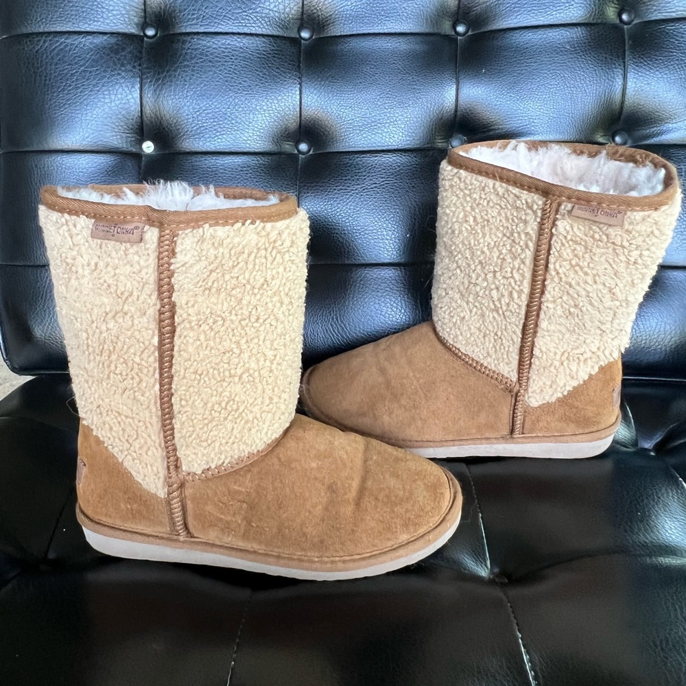 Minnetonka midcalf winter boots moccasins size 8/8.5